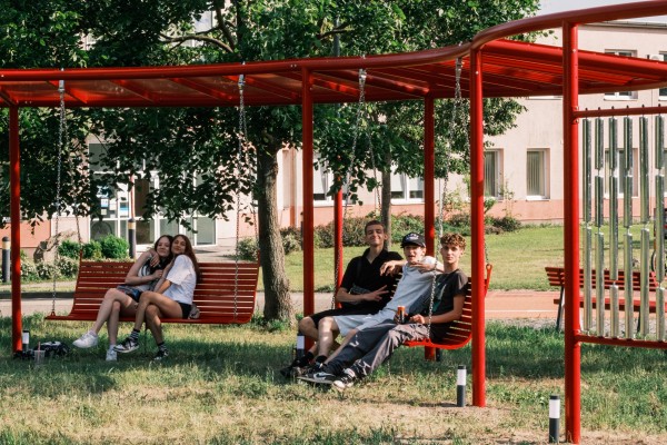 Nové zázemí za podchodem pod železnicí