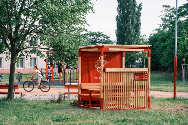 Nové zázemí za podchodem pod železnicí