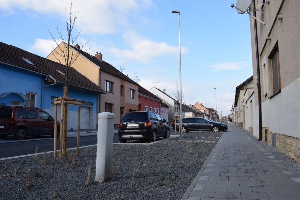 Část ulice Pravoslava Veselého má nový kabát