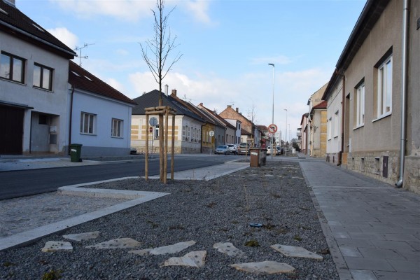 Část ulice Pravoslava Veselého má nový kabát