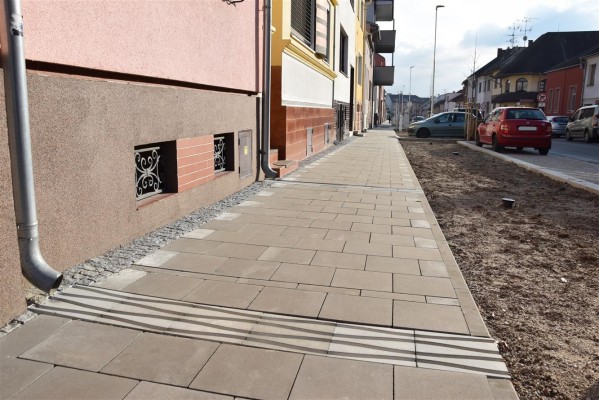 Část ulice Pravoslava Veselého má nový kabát