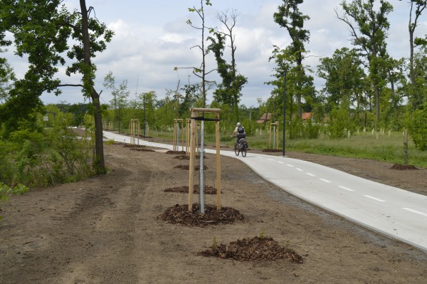 Stezka pro pěší a cyklisty již plně slouží občanům