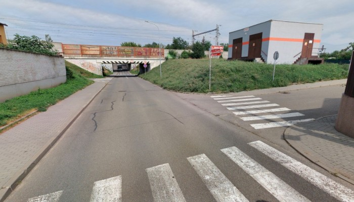 Podjezd pod železničními mosty ulice Marxova
