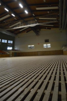 Sportovní hala na Lipové aleji bude mít novou palubovku