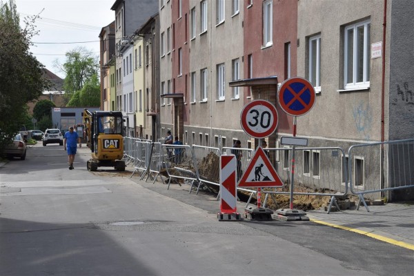 V ulici Vrchlického a části Národní třídy budou nové chodníky