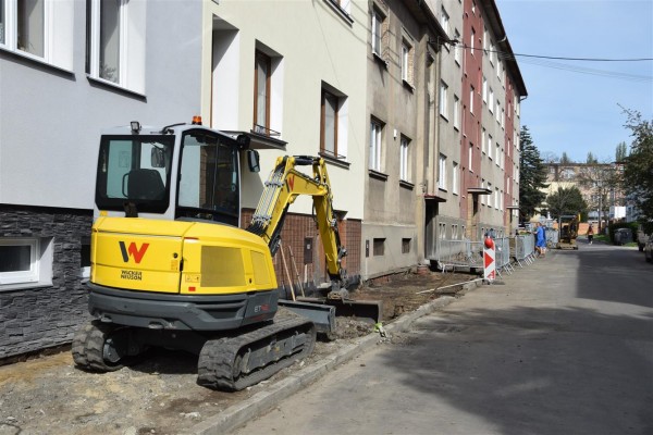 V ulici Vrchlického a části Národní třídy budou nové chodníky