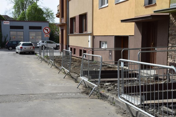 V ulici Vrchlického a části Národní třídy budou nové chodníky