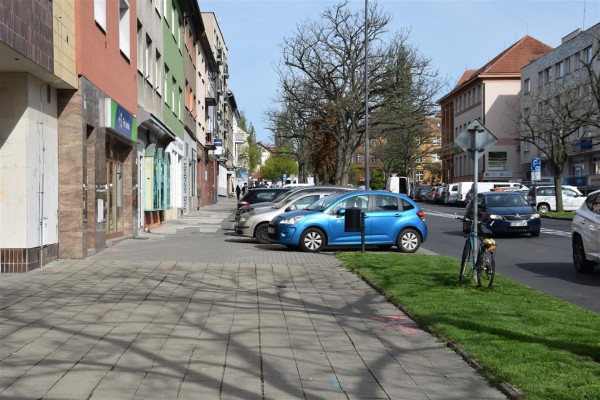 V ulici Vrchlického a části Národní třídy budou nové chodníky