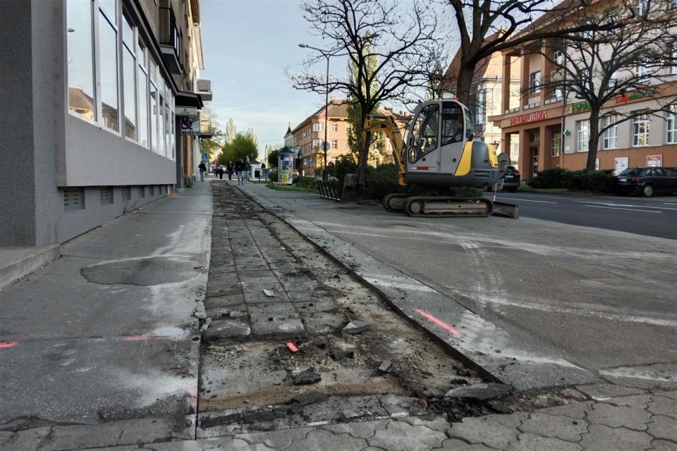V ulici Vrchlického a části Národní třídy budou nové chodníky