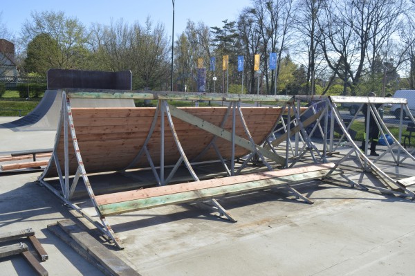 Skatepark se připravuje na novou sezonu. S tím souvisí i modernizace překážek