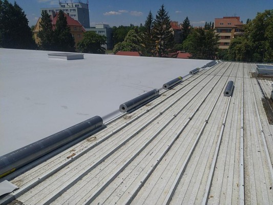 Hodonínský zimní stadion má novou střechu