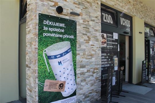 Město šetří životní prostředí. Využívá kelímky na vícenásobné použití