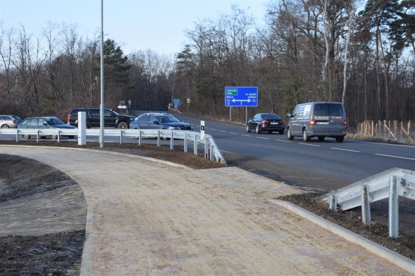Stezka pro chodce a cyklisty ul. Velkomoravská