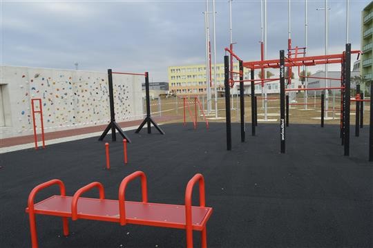 Park U Červených domků má novou dominantu